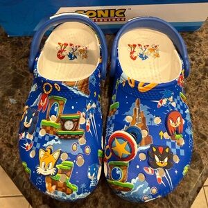 Sonic the Hedgehog Crocs size 9